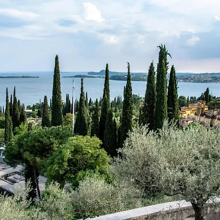 Robert House 50m From The - Happy *