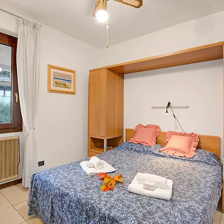 Robert House 50m From The - Happy Apartment